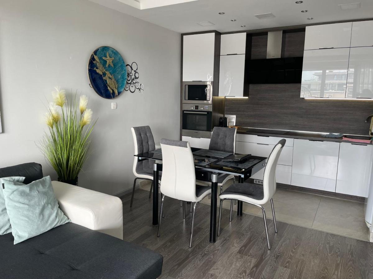 Silver Gray Appartment بالاتوليلّي المظهر الخارجي الصورة