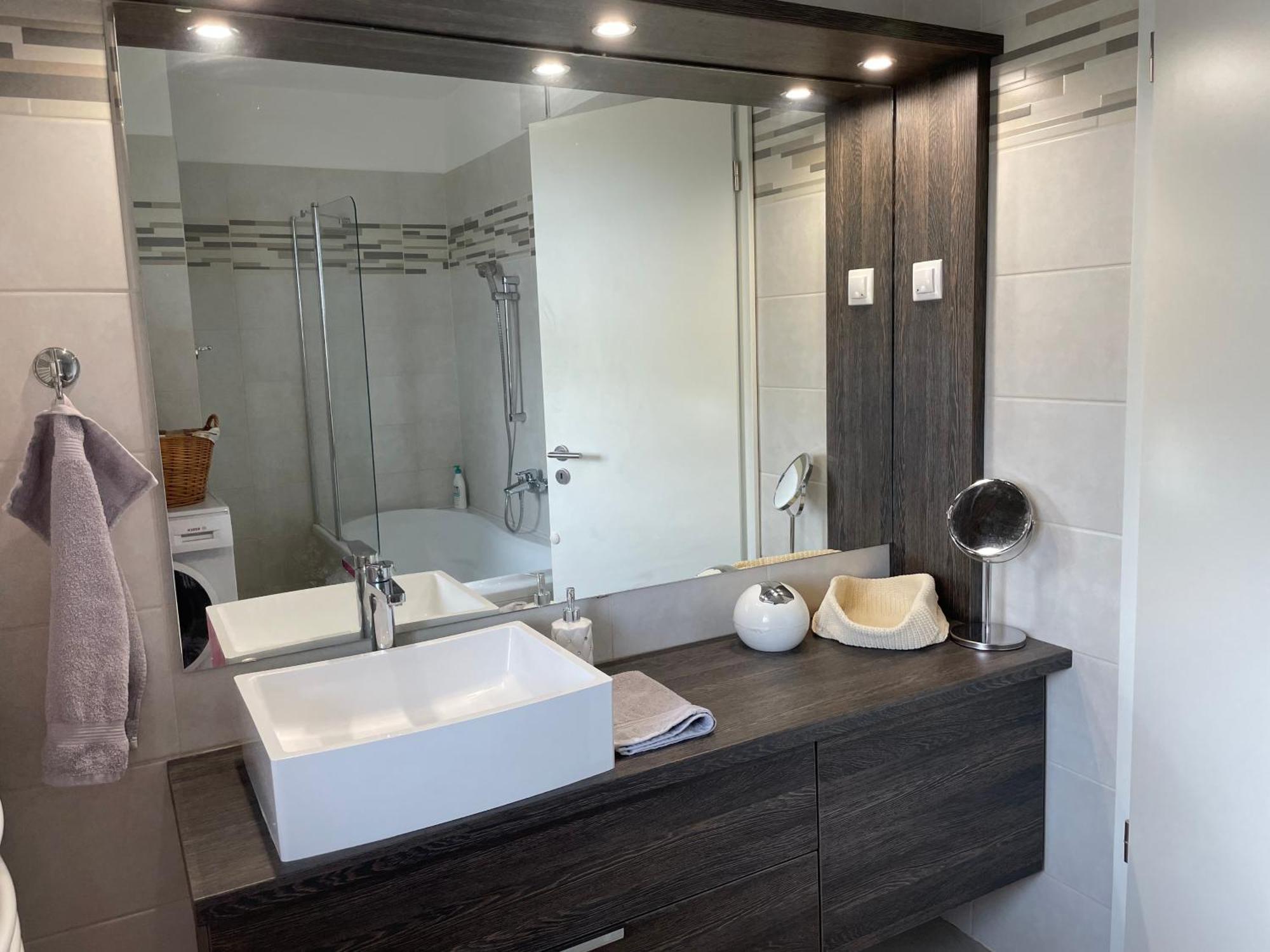 Silver Gray Appartment بالاتوليلّي المظهر الخارجي الصورة