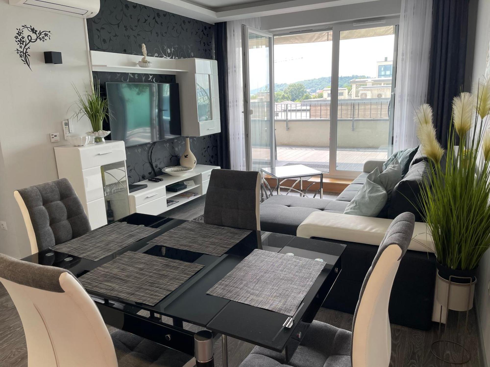Silver Gray Appartment بالاتوليلّي المظهر الخارجي الصورة
