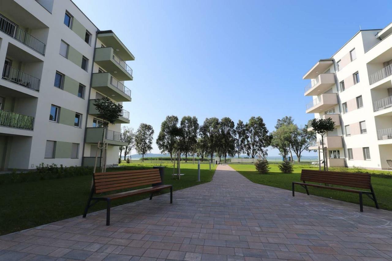 Silver Gray Appartment بالاتوليلّي المظهر الخارجي الصورة